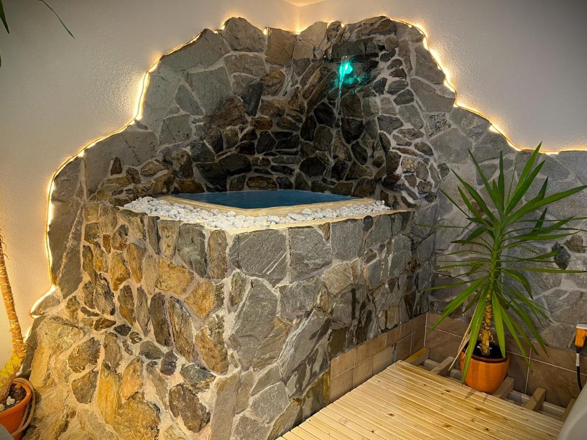 Chata Hubertka Krkonose Vítkovice Buitenkant foto