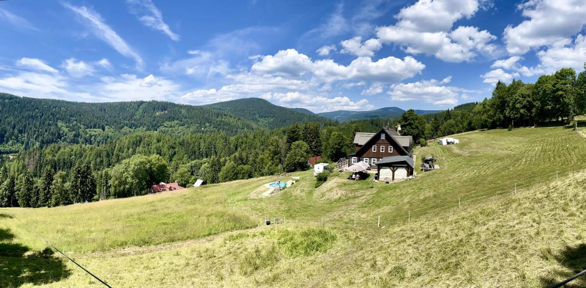 Chata Hubertka Krkonose Vítkovice Buitenkant foto